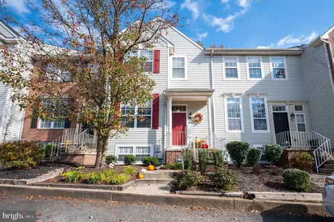 831 N Waterford Ln, Wilmington, DE 19808