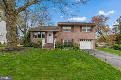 1002 Gallery Rd, Wilmington, DE 19805