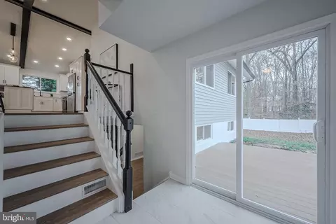 Entry Way - 82 Avignon Dr, Newark, DE 19702 photo 2 of 5