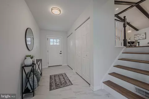 Entry Way - 82 Avignon Dr, Newark, DE 19702 photo 1 of 5