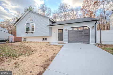 82 Avignon Dr, Newark, DE 19702