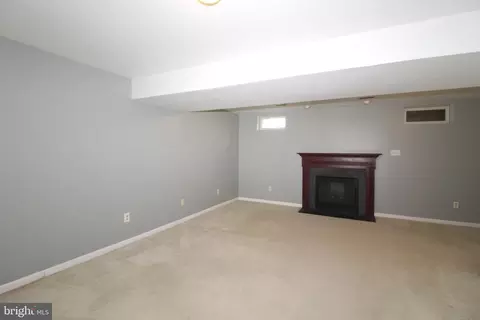 Living - 202 Barrett Run Pl, Newark, DE 19702 photo 3 of 3