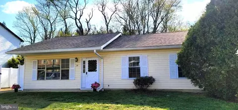 39 Honeysuckle Dr, Newark, DE 19702