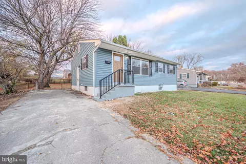 415 Tamara Cir, Newark, DE 19711 photo 2