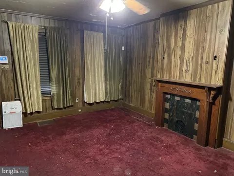 Living - 20 E 24th St, Wilmington, DE 19802 photo 1 of 3