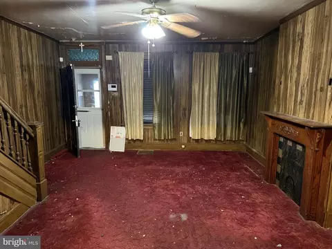 Living - 20 E 24th St, Wilmington, DE 19802 photo 2 of 3