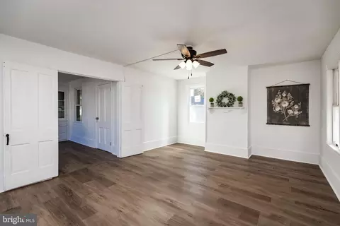 Living - 565 Walnut St, Townsend, DE 19734 photo 2 of 4
