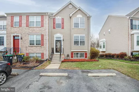 308 N Barrington Ct, Newark, DE 19702