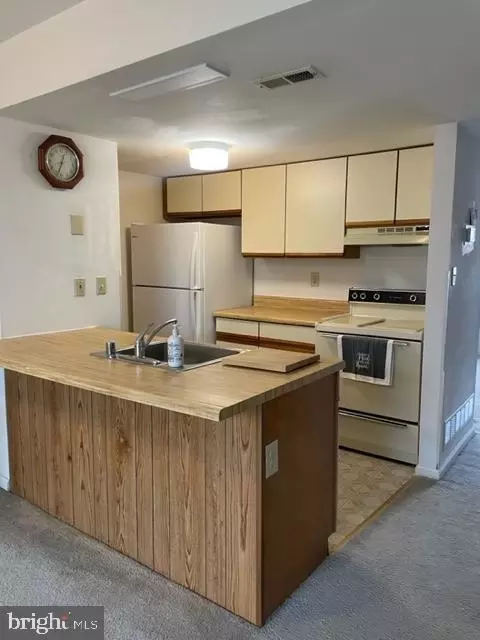 27 Ashkirk Pl, Newark, DE 19702 photo 4