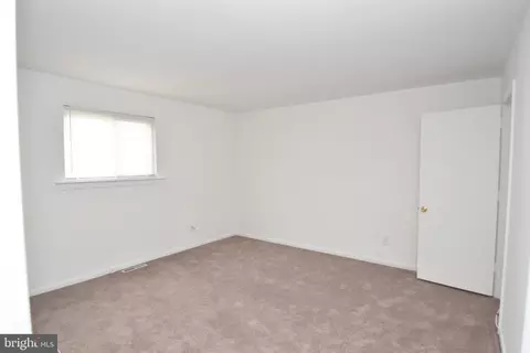 Bedroom - 402 Kemper Dr, Newark, DE 19702 photo 1 of 2