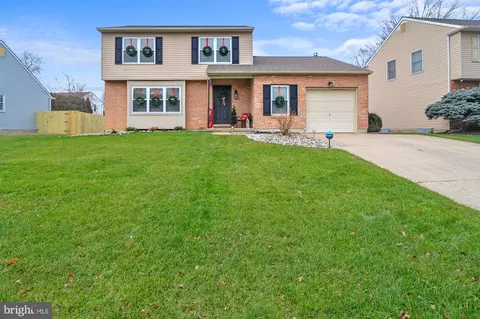 8 Jaymar Blvd, Newark, DE 19702