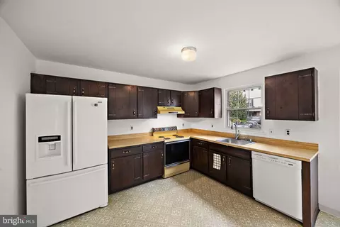 Kitchen - 7 Martine Ct, Newark, DE 19711 photo 1 of 2