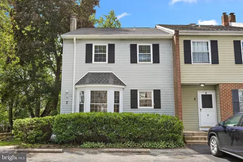 Exterior - 7 Martine Ct, Newark, DE 19711 photo 2 of 9