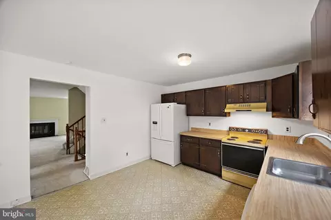 Kitchen - 7 Martine Ct, Newark, DE 19711 photo 2 of 2
