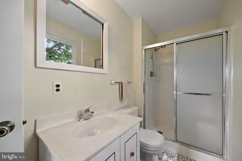 Bath - 7 Martine Ct, Newark, DE 19711 photo 2 of 3