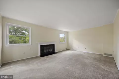 Living - 7 Martine Ct, Newark, DE 19711 photo 1 of 6