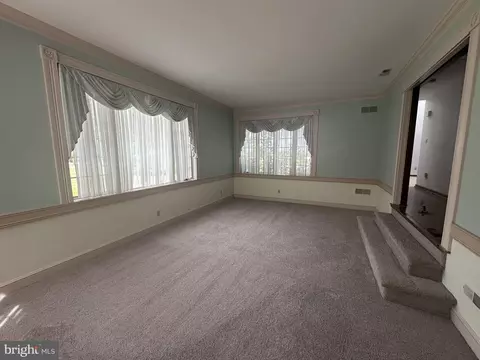 Living - 930 Clydesdale Dr, Bear, DE 19701 photo 4 of 4