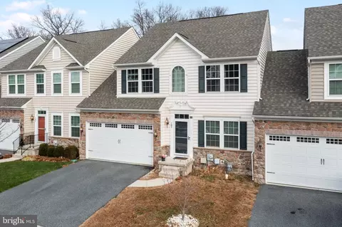 107 E General Grey Ct, Newark, DE 19702