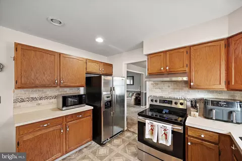 Kitchen - 131 Aspen Dr, Newark, DE 19702 photo 3 of 4