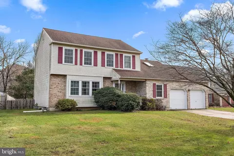 Exterior - 131 Aspen Dr, Newark, DE 19702 photo 2 of 7