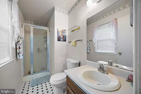 Bath - 131 Aspen Dr, Newark, DE 19702 photo 2 of 3