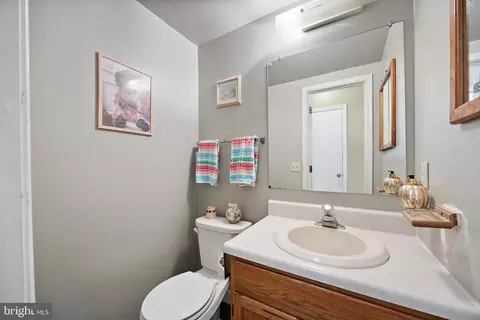 Bath - 131 Aspen Dr, Newark, DE 19702 photo 1 of 3