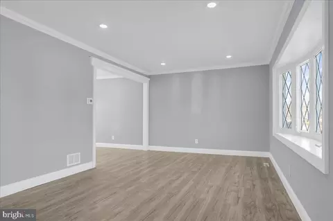 Living - 217 Kenmark Rd, Newark, DE 19713 photo 2 of 4