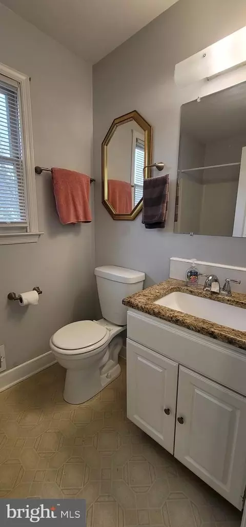 Bath - 63 Danvers Cir, Newark, DE 19702 photo 3 of 3