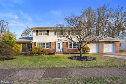 18 S Cliffe Dr, Wilmington, DE 19809