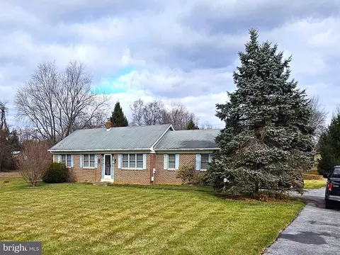 305 White Pine Dr, Middletown, DE 19709