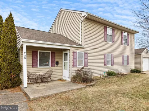 735 Woodtop Rd, Wilmington, DE 19804