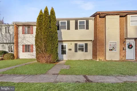 5 Sailboat Cir, Newark, DE 19702