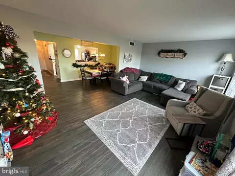 Living - 332 Liborio Dr, Middletown, DE 19709 photo 2 of 5
