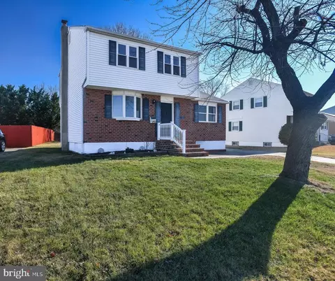 102 E Lunenburg Dr, New Castle, DE 19720