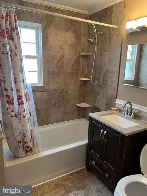 Bath - 4 Mccord Dr, Newark, DE 19713 photo 1 of 3
