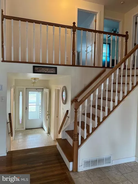 Entry Way - 4 Mccord Dr, Newark, DE 19713 photo 2 of 4