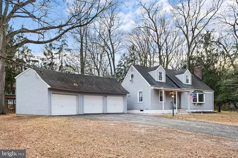 12 Gumwood Dr, Wilmington, DE 19803