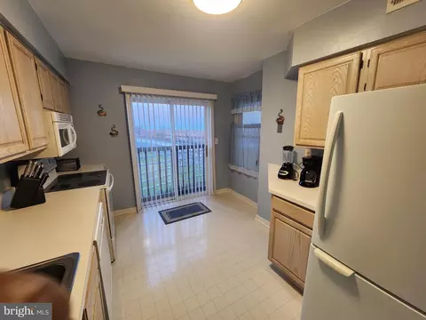 5213 Unit Le Parc Dr #6, Wilmington, DE 19809