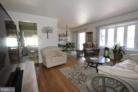 Living - 31 Northfield Rd, Newark, DE 19713 photo 1 of 13