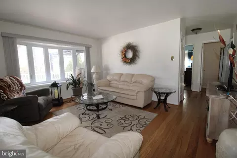 Living - 31 Northfield Rd, Newark, DE 19713 photo 6 of 13