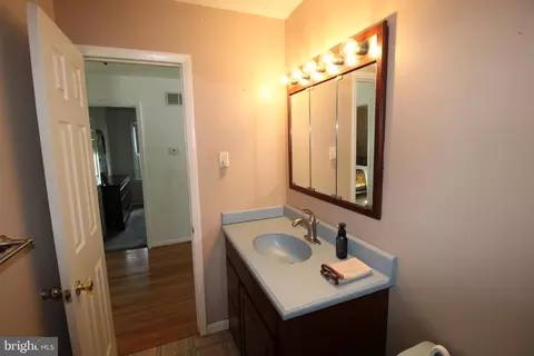 Bath - 31 Northfield Rd, Newark, DE 19713 photo 1 of 2
