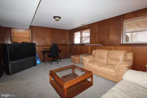 Living - 31 Northfield Rd, Newark, DE 19713 photo 7 of 13