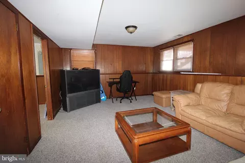 Living - 31 Northfield Rd, Newark, DE 19713 photo 12 of 13