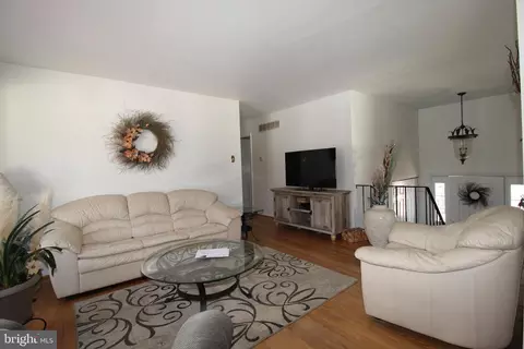 Living - 31 Northfield Rd, Newark, DE 19713 photo 5 of 13