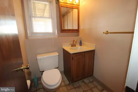 Bath - 31 Northfield Rd, Newark, DE 19713 photo 2 of 2
