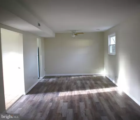Living - 29 Plover Cir, Newark, DE 19702 photo 1 of 3