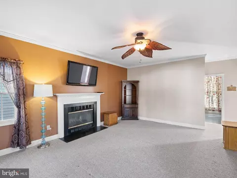 Living - 410 Reading Ln, Middletown, DE 19709 photo 4 of 4