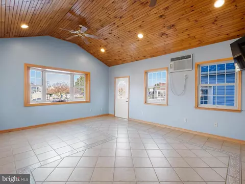 Living - 410 Reading Ln, Middletown, DE 19709 photo 3 of 4