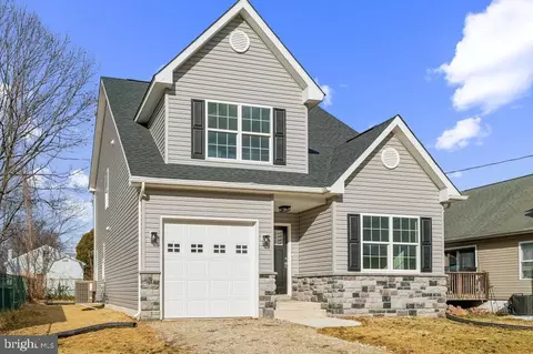8 Lewes St, New Castle, DE 19720
