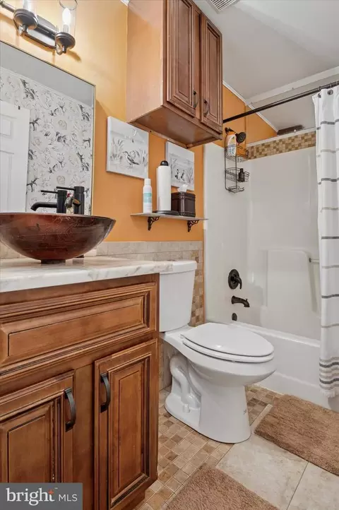 Bath - 123 Cornwell Dr, Bear, DE 19701 photo 2 of 4